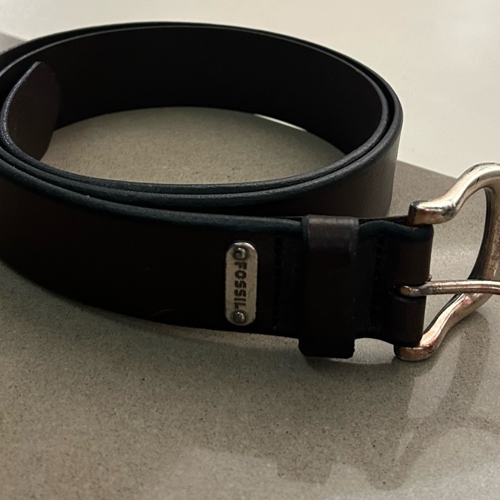 Fossil Dark Brown  Belt Bag Sleek and Versatile 40 like new